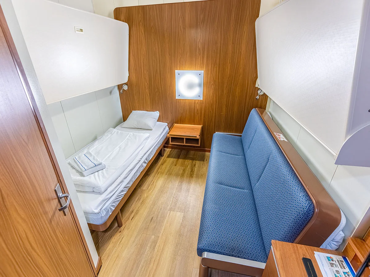 FINNLINES 4-Bettinnen AB4