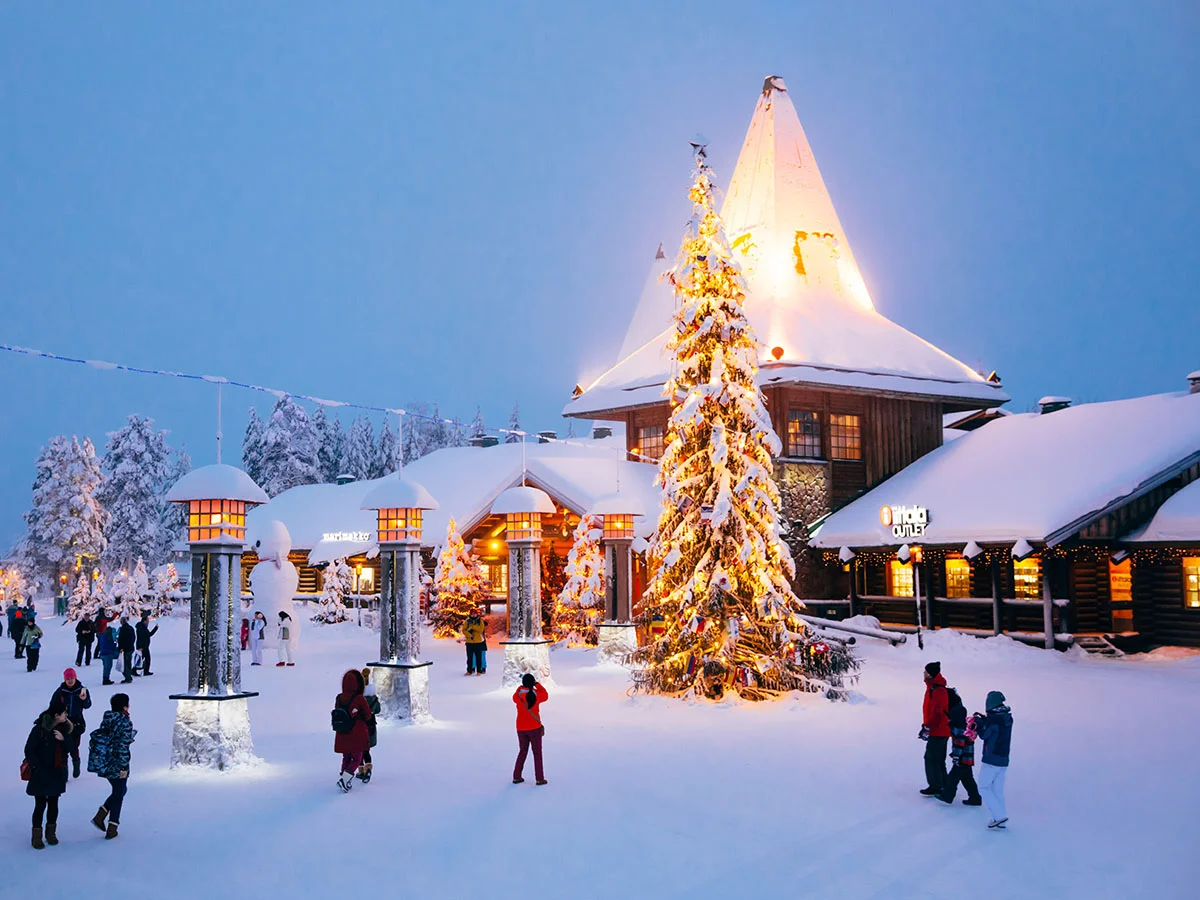 Central-plaza-santa-claus-village-rovaniemi-lapland-finland (1)