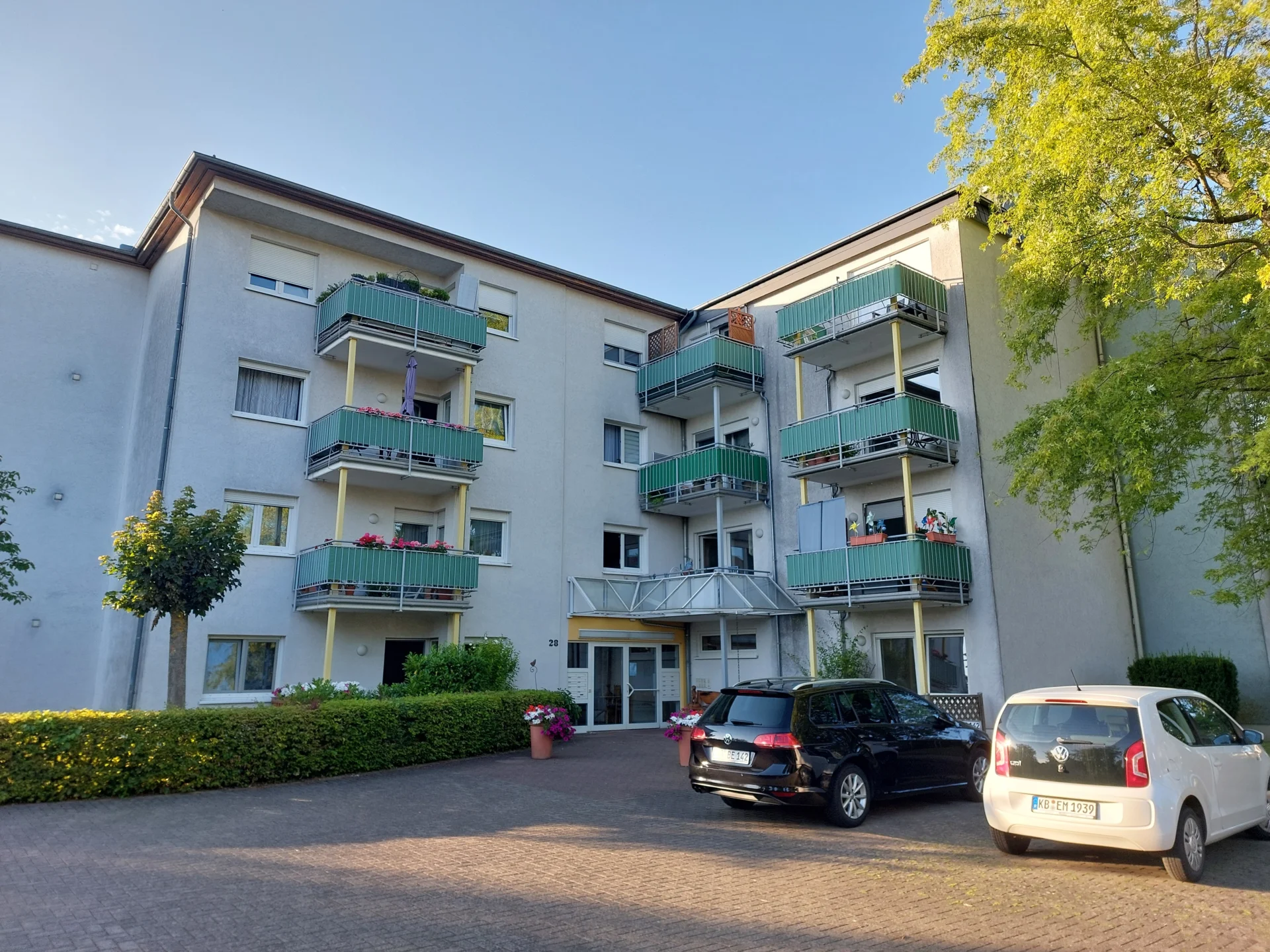 Wohnanlage in der Enser Straße mit Blick auf deb Haupteingang