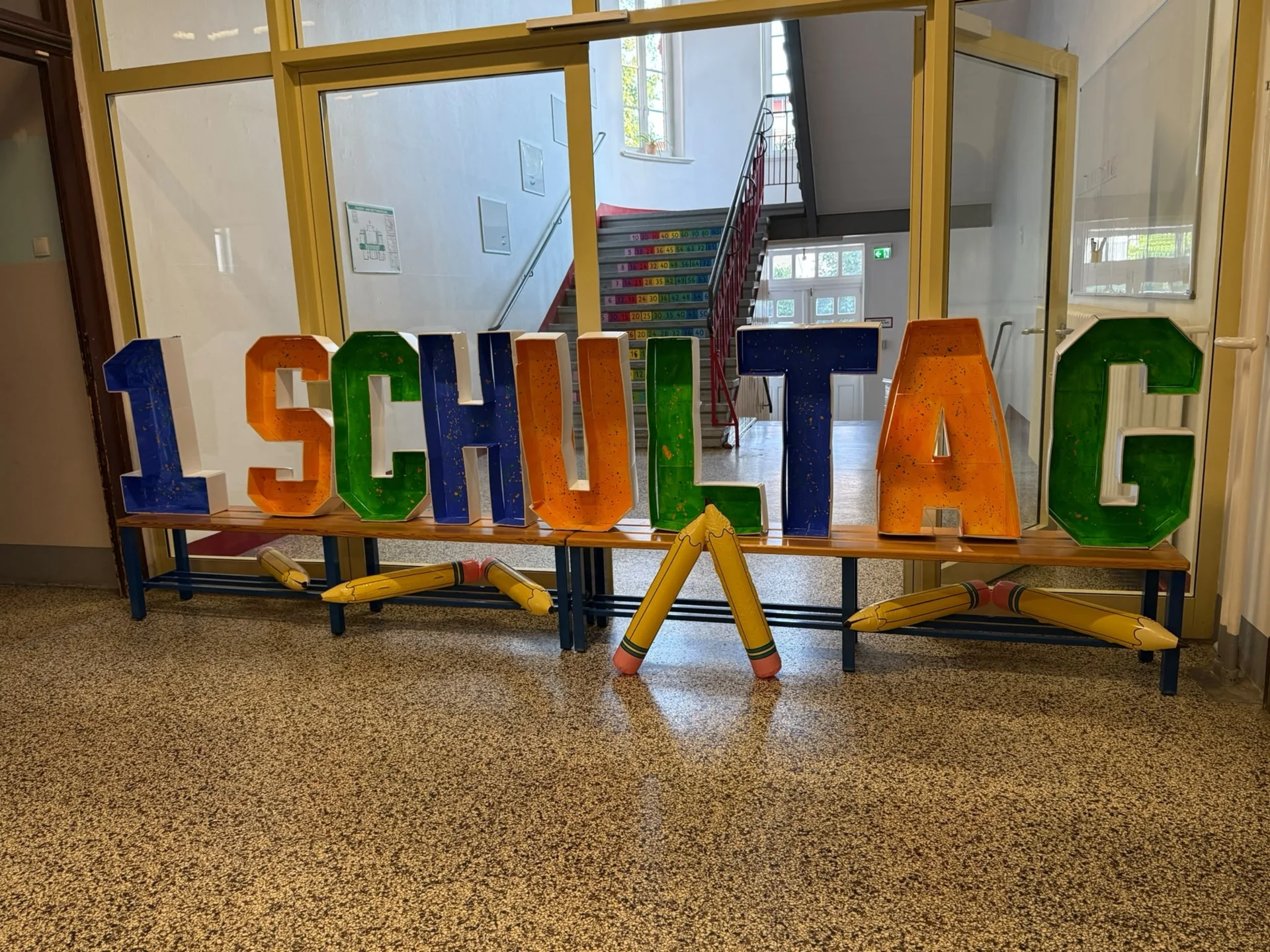 1. Schultag: Bunte Schule