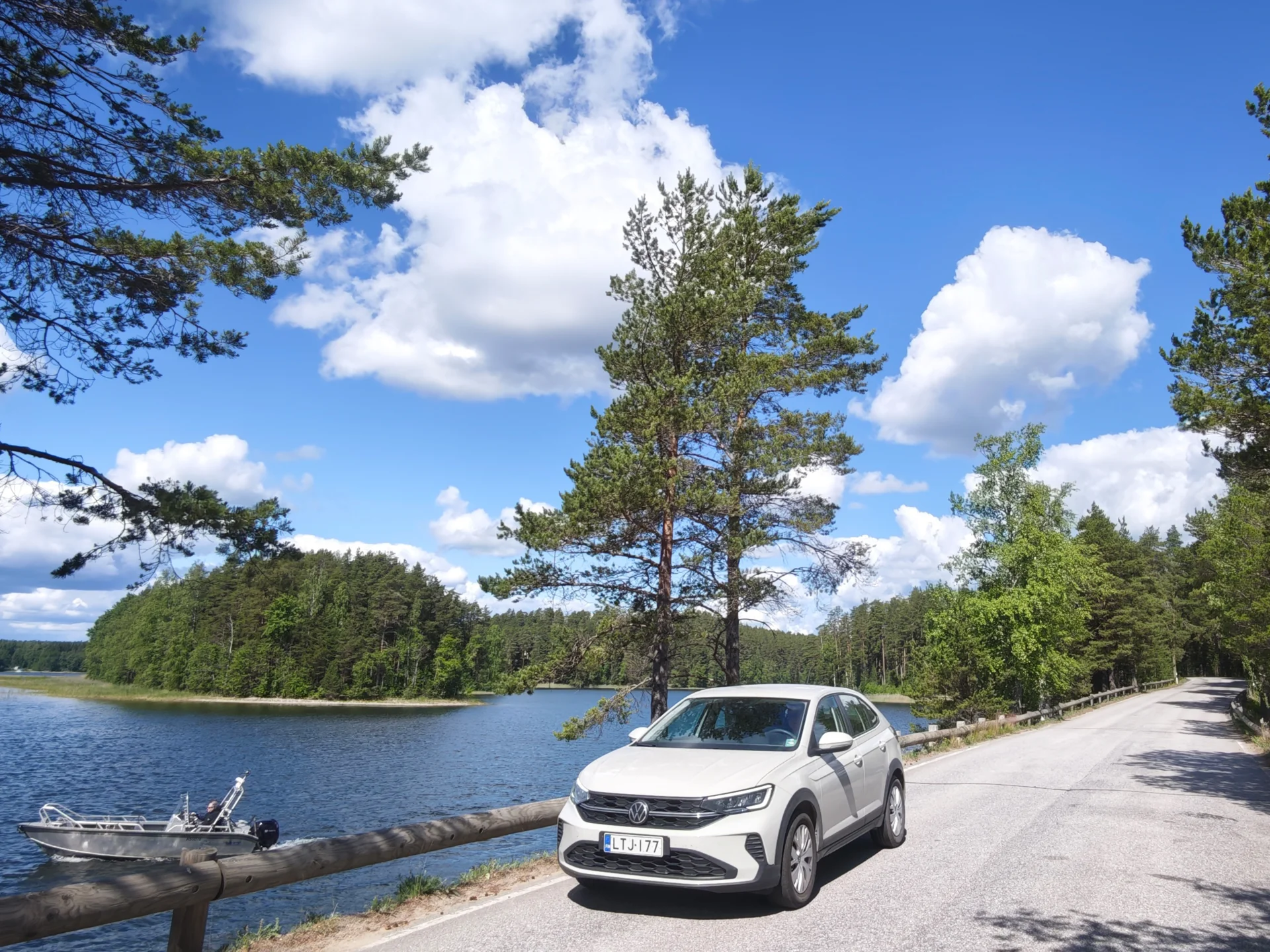 KACHEL 4zu3 Auto & Boot am Punkaharju