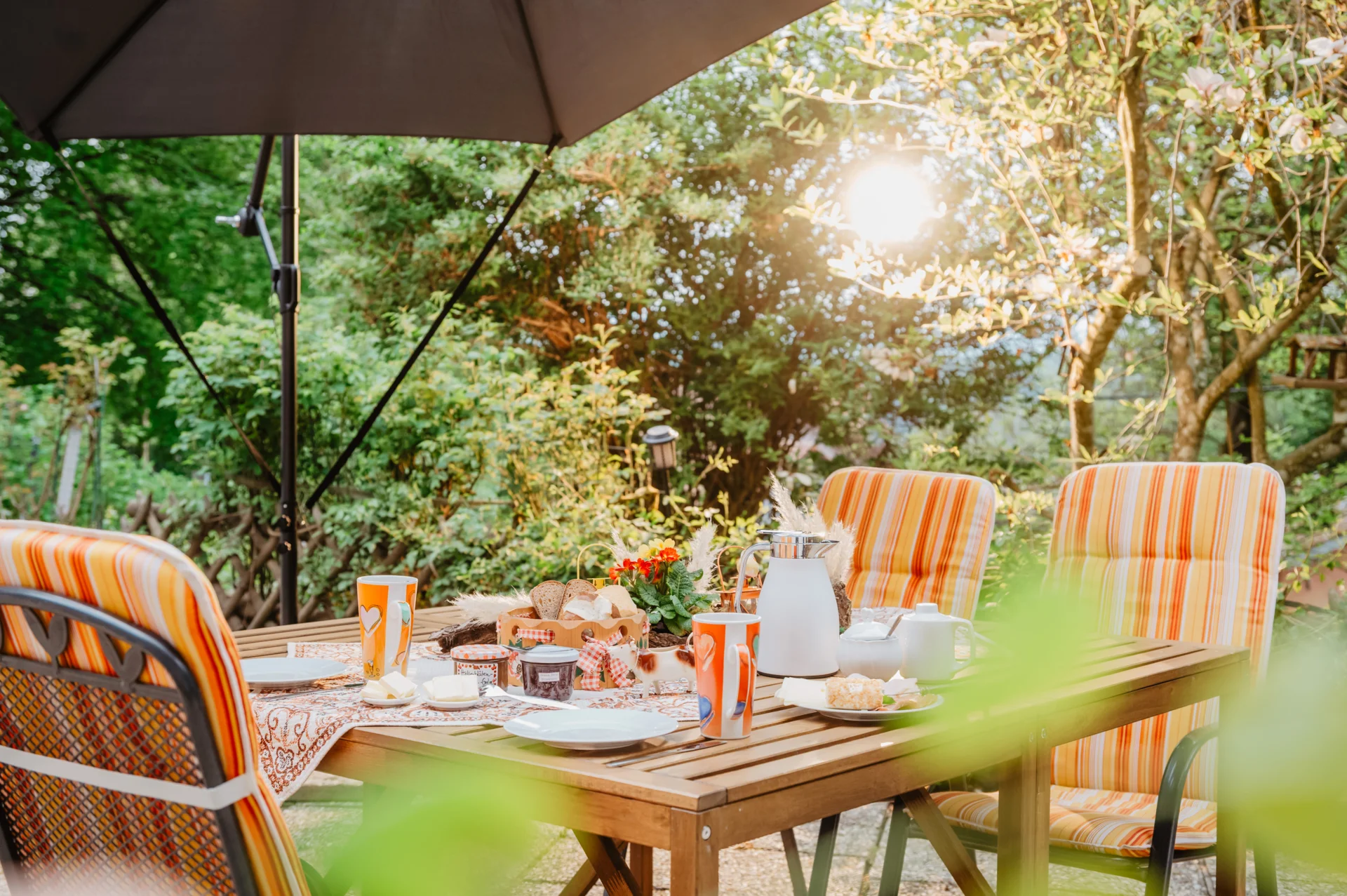 Tisch außen auf der Terrasse