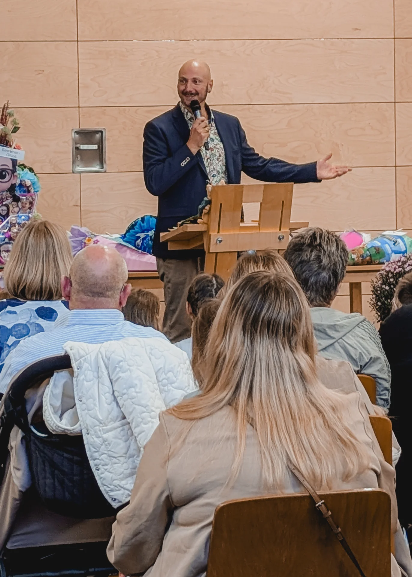 Der Vorsitzende des Elternbeirates und des Fördervereins hieß die Kinder herzlich willkommen.