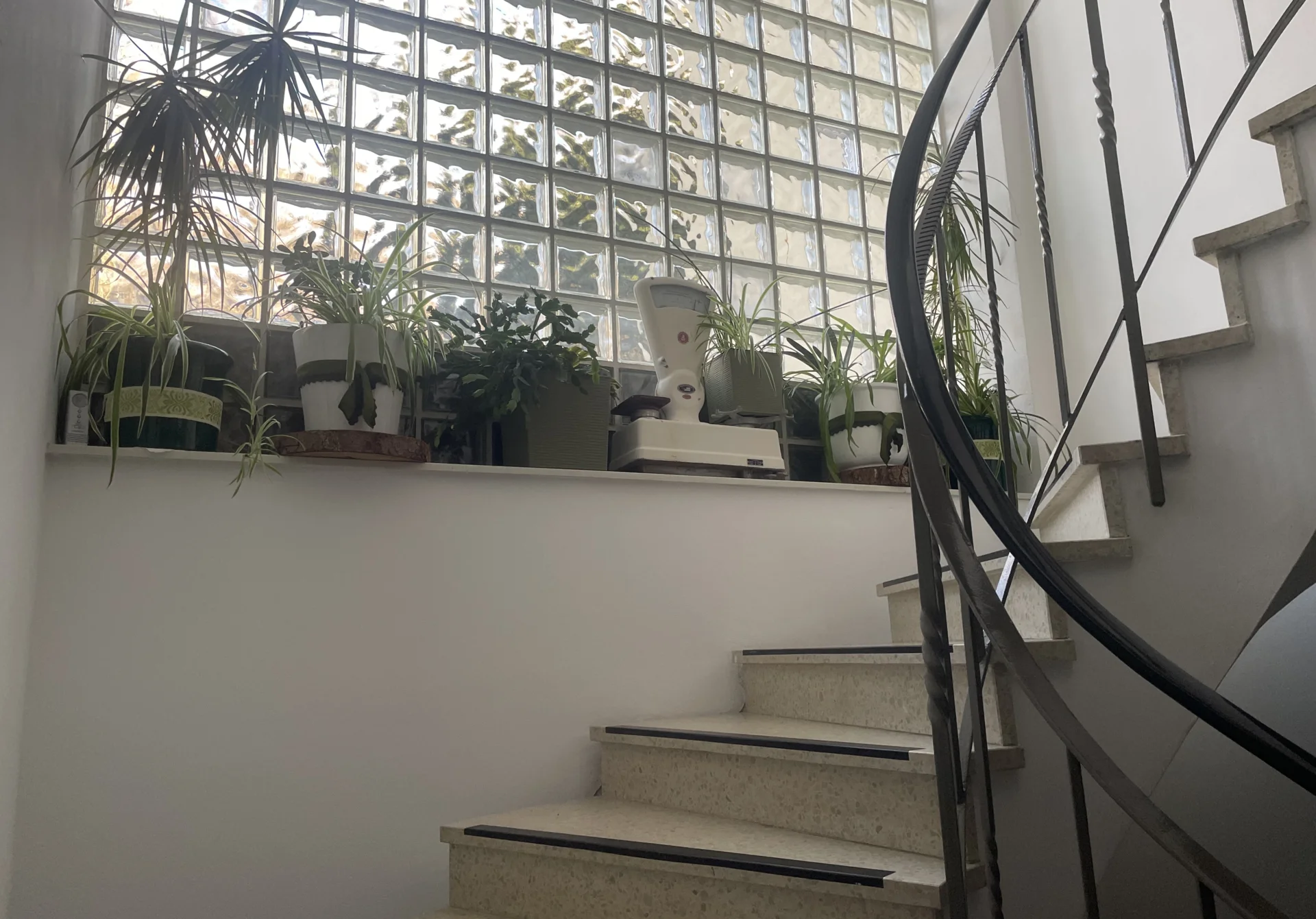 Treppe hoch in den ersten Stock