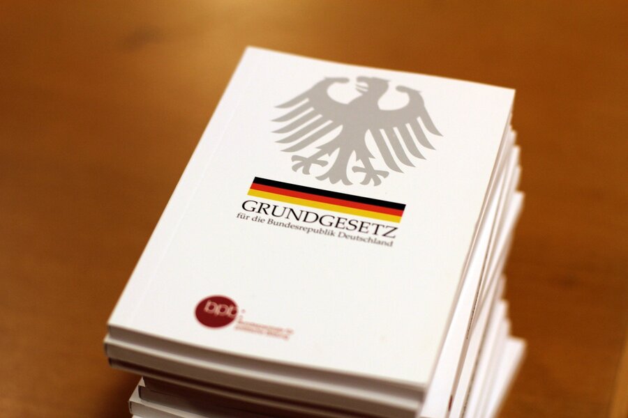 Bild zeigt Abbildung des Grundgesetz, Foto: pixabay