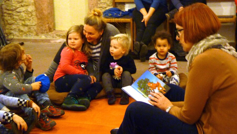Foto zeigt Vorlesetag 2019 in der Evangelischen Kirche Bischofsheim, Foto: Maintal Aktiv - Freiwilligenagentur