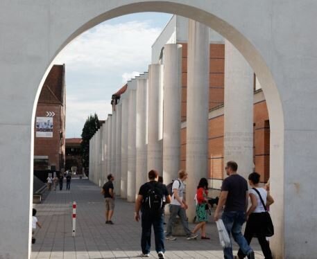 Bild zeigt Straße der Menschenrechte in Nürnberg; Foto: Lothar Mantel