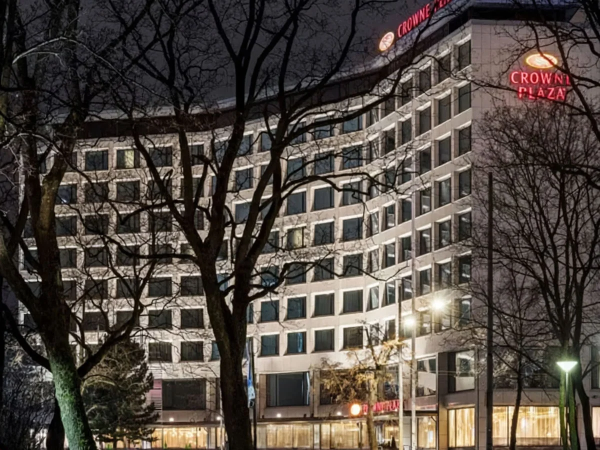 Außenansicht Hotel Crown Plaza