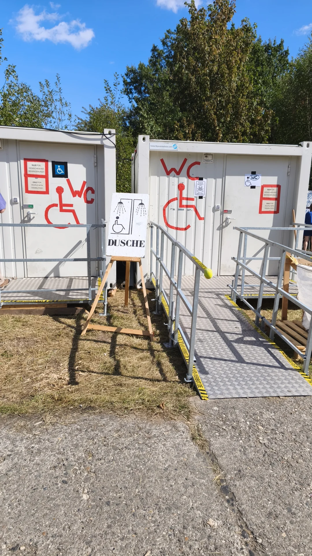 Barrierefreie Sanitäranlage und Duschcontainer