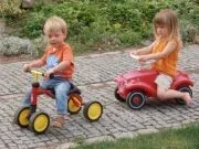 Kinder spielen