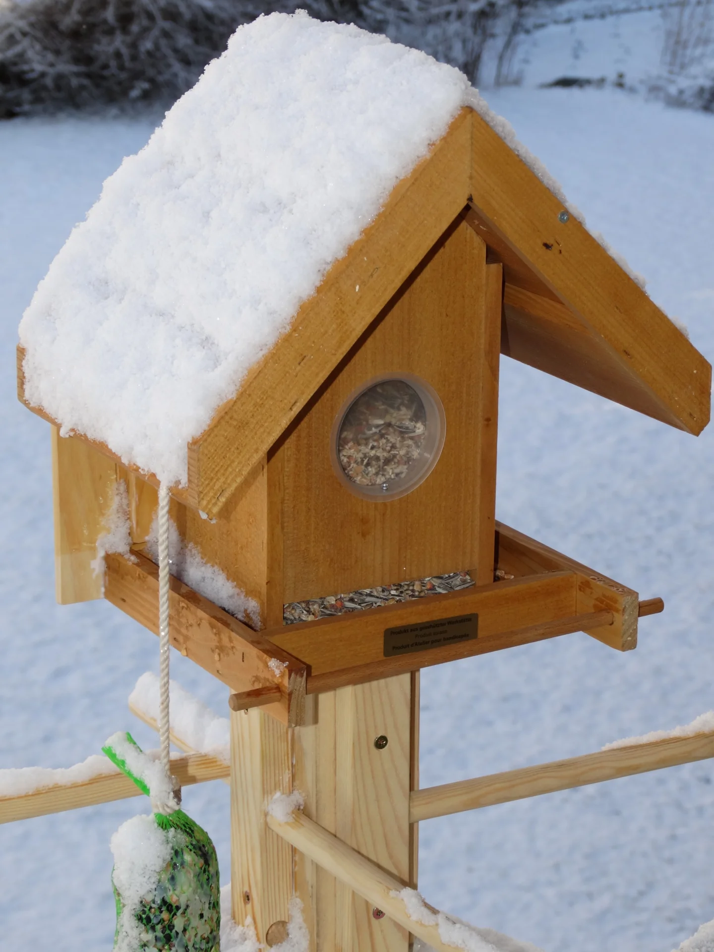 Vogelfutterhäuschen im Winter, Foto: pixabay