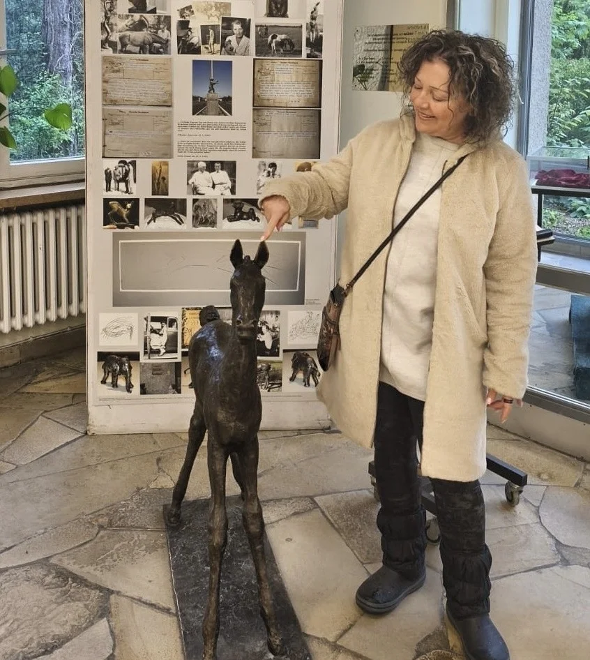Sotiria mit Pferd klein