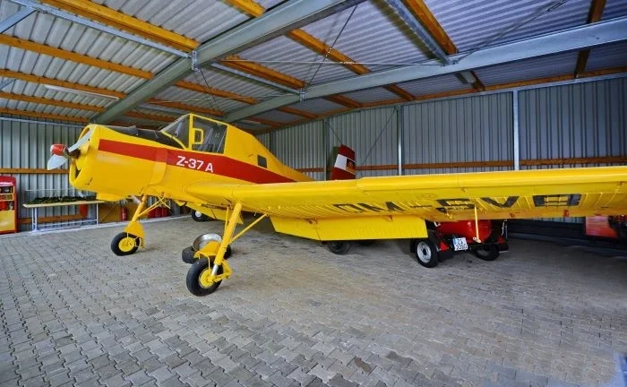 Flugzeug Z 37 A