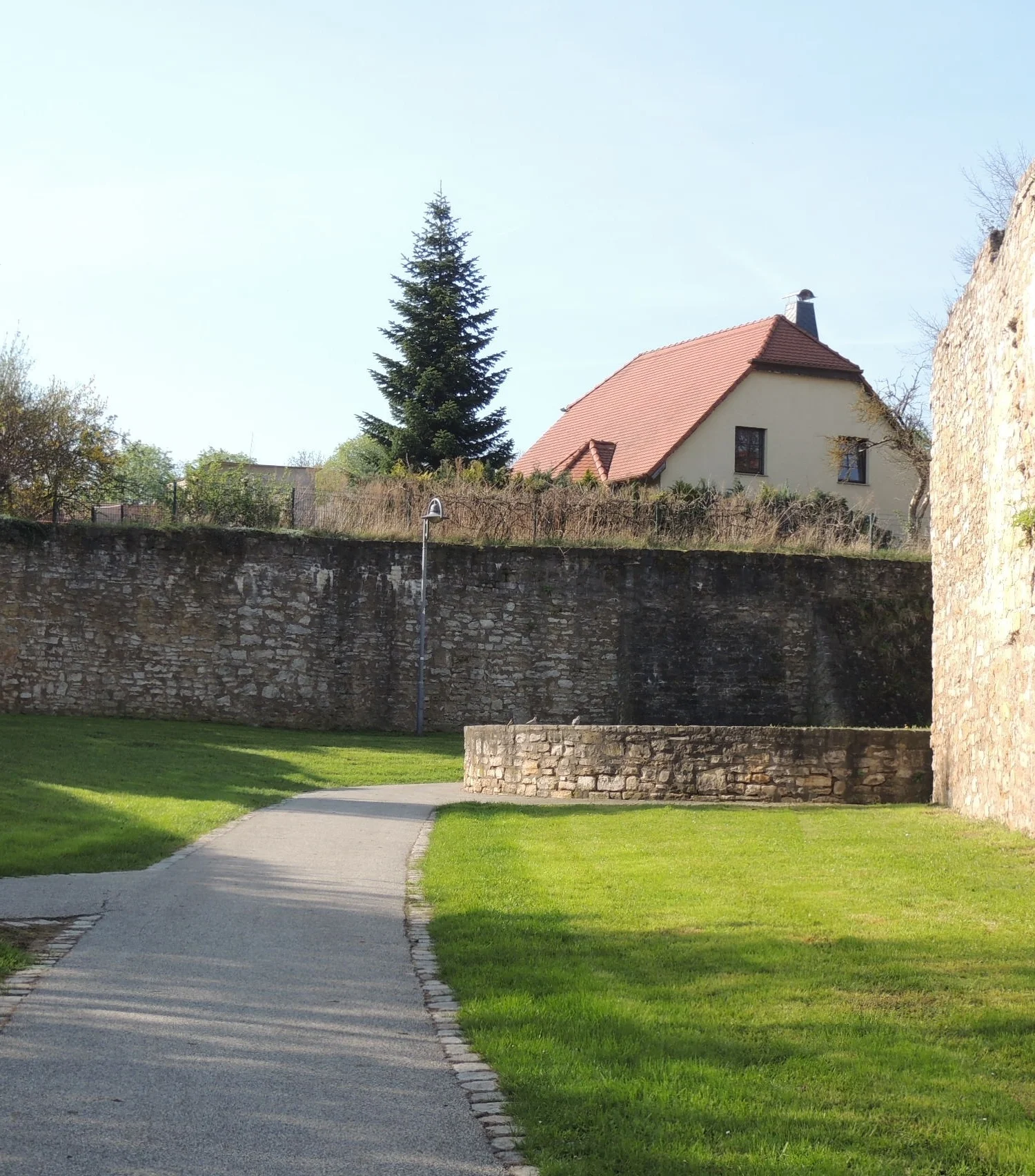 Blick in den Schießgraben Richtung Süden