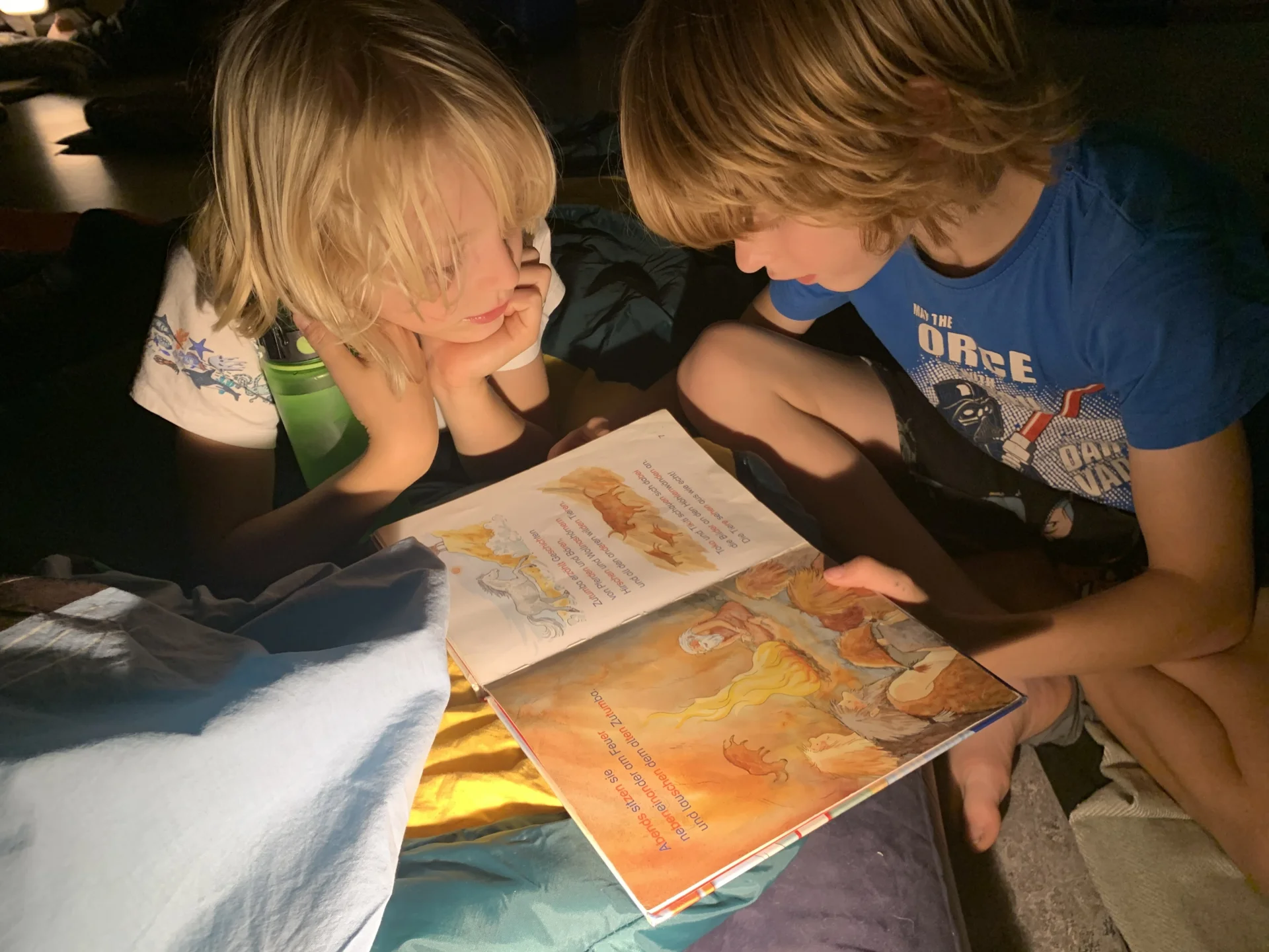 Lesende Kinder 2