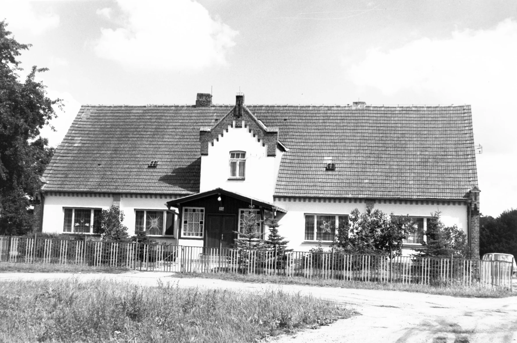 Früheres Bauerngehöft Nr. 4 (Kindergarten, Juli 1989)