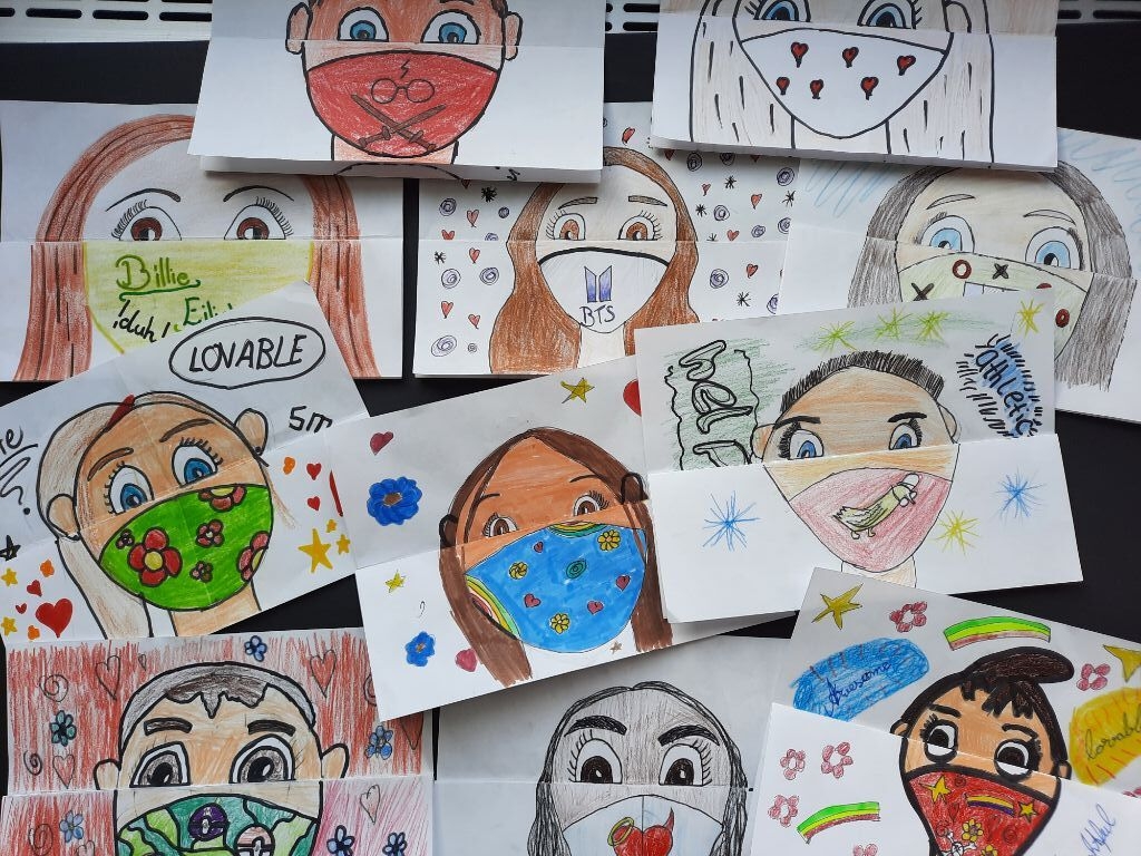Bild: Klasse 6a - Face behind the mask (12)