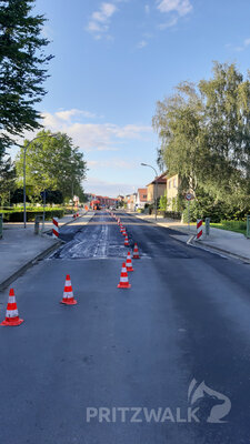 Foto des Albums: Straßenbelag im Kietz wird mit Kaltasphalt repariert