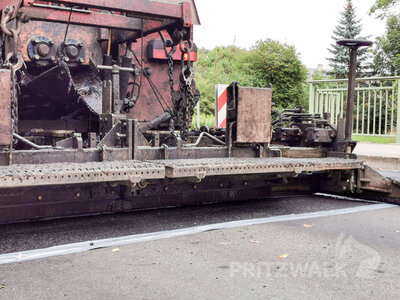 Foto des Albums: Straßenbelag im Kietz wird mit Kaltasphalt repariert