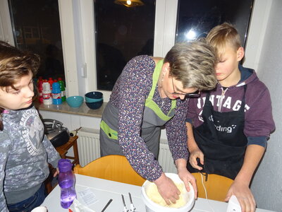 Foto des Albums: Aktionstag mit Claudia: Plätzchen backen