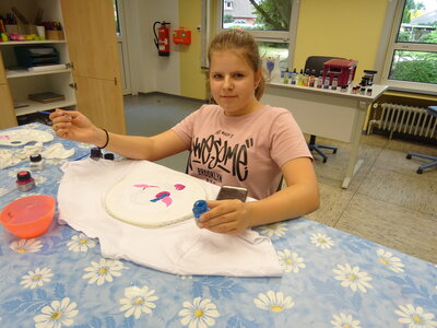 Foto des Albums: Sommerferienaktion: T-Shirt, Nähen, Holzbrennerei