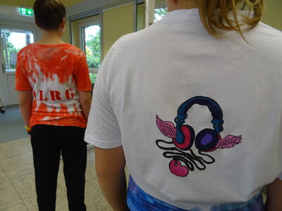 Foto des Albums: Sommerferienaktion: T-Shirt, Nähen, Holzbrennerei