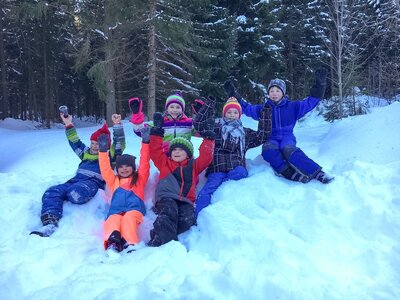 Kinderspa&szlig; im Schnee in Carlsfeld  (Bild vergr&ouml;&szlig;ern)