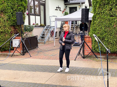 Auch Lucie Kelm singt solo.  (Bild vergr&ouml;&szlig;ern)