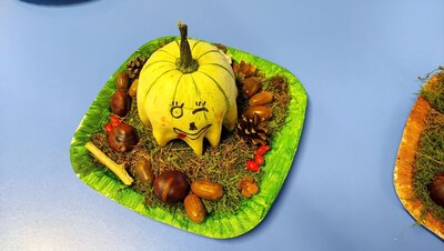 Foto des Albums: Herbstdeko im Schulhaus