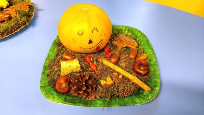 Foto des Albums: Herbstdeko im Schulhaus