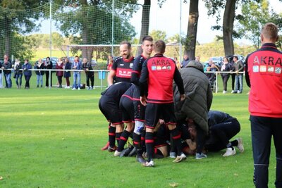 Foto des Albums: Häsener SV - FC Falkenthaler Füchse