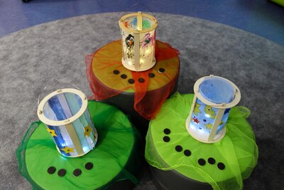 Die Kinder haben abgestimmt, welche Laterne sie basteln wollen.  (Bild vergr&ouml;&szlig;ern)