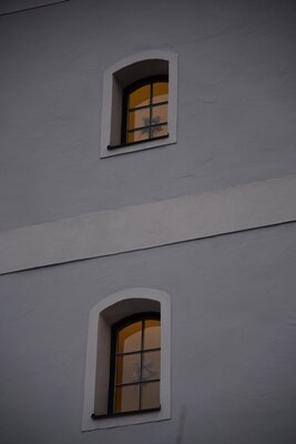 Vorschaubild: Sternenfest - Geschmückte Kirchenfenster in Dörrwalde Foto: A. Subatzus