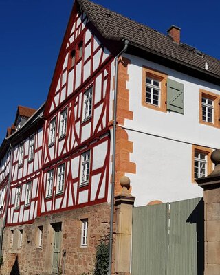 Front-Hofseite - Ferienhaus No. 11  (Bild vergr&ouml;&szlig;ern)
