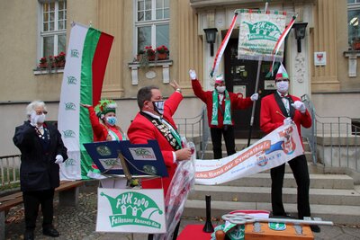 Foto des Albums: Falkenseer Narren beginnen die fünfte Jahreszeit am Rathaus
