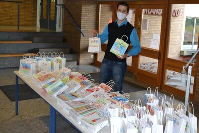 Foto des Albums: Übergabe der Lesetüten 2020