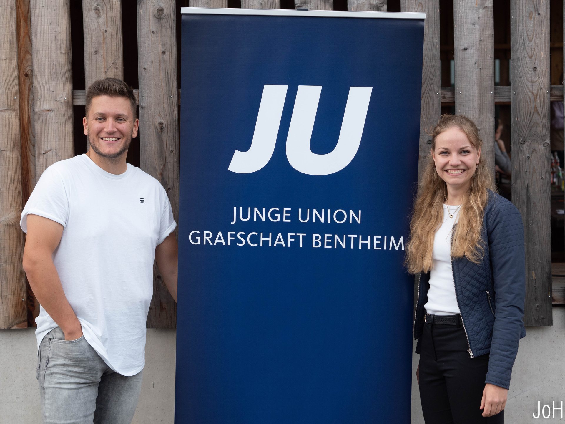 Bild: Der alte Vorsitzende Sebastian Hochmann und seine Nachfolgerin Klara Horst