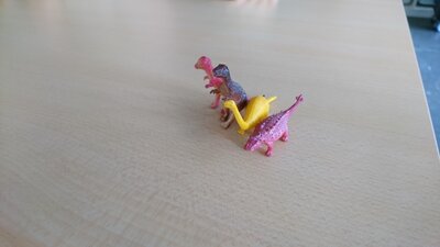 Geschl&uuml;pfte Dinos 