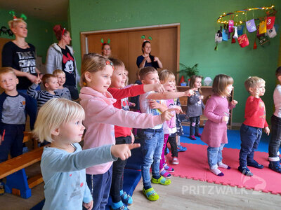 Foto des Albums: Premiere für „Glasscheibentheater“ in der Kita „AllerHand“