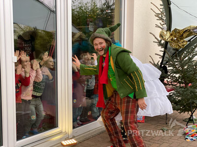 Foto des Albums: Premiere für „Glasscheibentheater“ in der Kita „AllerHand“