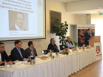 Foto des Albums: Kreisversammlung Uelzen 2018 – Landvolk-Vizepräsident Jörn Ehlers für mehr Transparenz, Glaubwürdigkeit und Geschwindigkeit