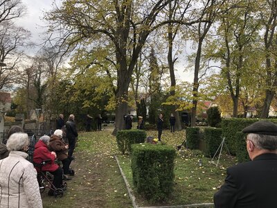 Foto des Albums: Kranzniederlegung und Andacht an der Kriegsgräberstätte auf dem Paretzer Friedhof (16.11.2020)