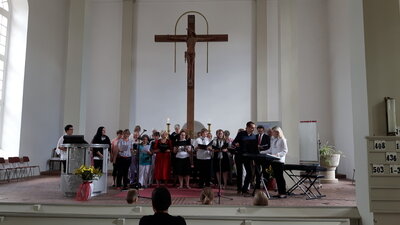 Foto des Albums: Familiengottesdienst mit Chor „Melodie Zwochau“
