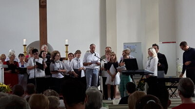 Foto des Albums: Familiengottesdienst mit Chor „Melodie Zwochau“