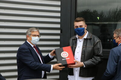 Foto des Albums: Ehrung der Innungsbesten (Fahrzeugübergabe)