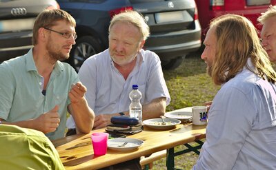 Foto des Albums: Anton Hofreiter im Gespräch mit dem BVNON auf dem Hof von Karl Harless im LK Uelzen