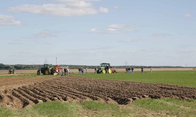 Foto des Albums: Leistungspflügen in Uelzen - Teilnehmer auch 2017 willkommen!
