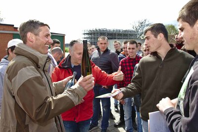 Foto des Albums: Französische Abiturienten besuchen Landwirte im Landkreis Lüneburg