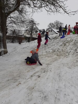 Foto des Albums: Erster Schneespaß in der Notbetreuung