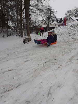 Foto des Albums: Erster Schneespaß in der Notbetreuung